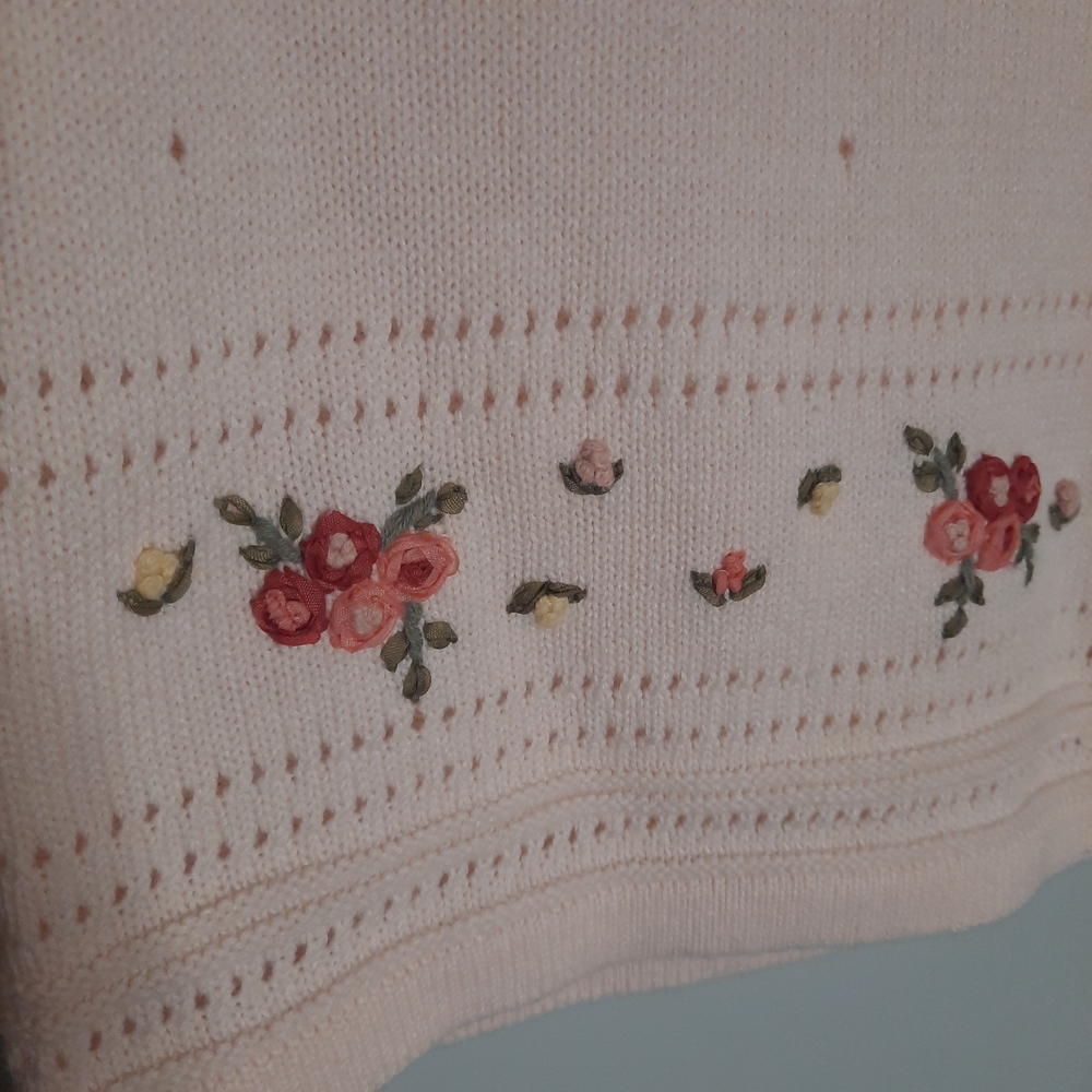 VINTAGE Soft Pink Floral Embroidered Knit Tank, Cottagecore, Grandmacore, Medium - Picture 3 of 5
